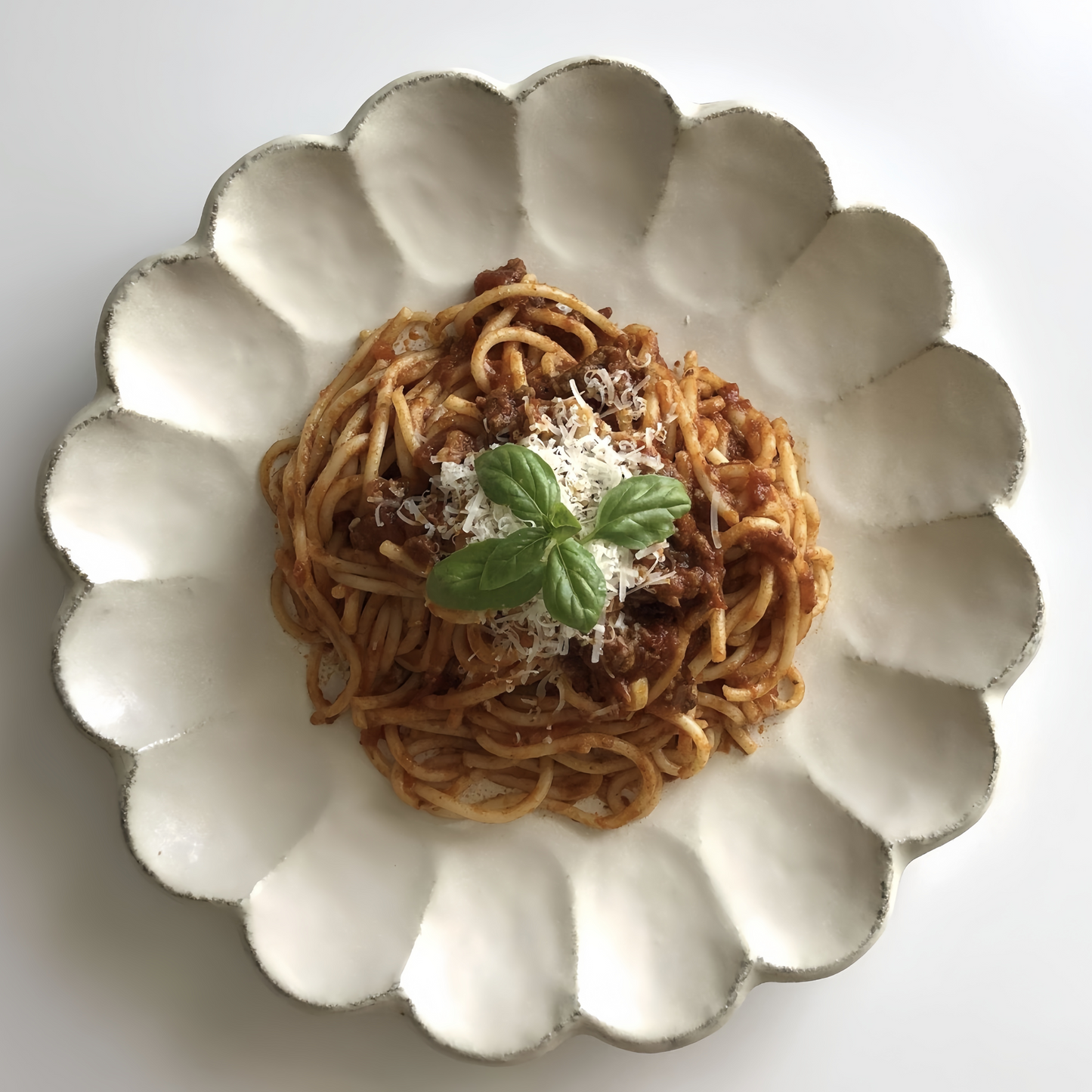 Scallop-edge ceramic plate enhancing modern tablescapes