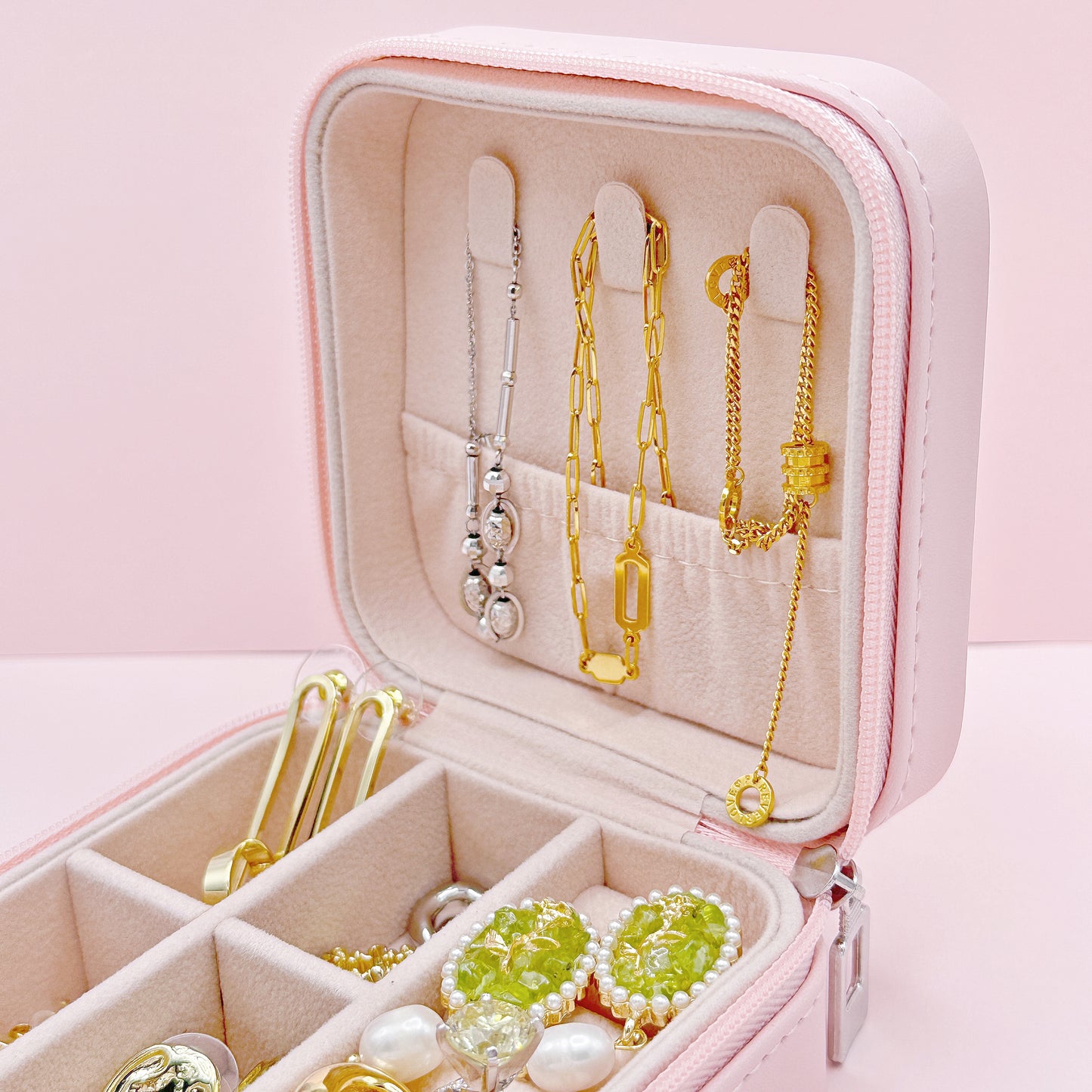 Jewelry organizer gift box with ribbon and card, perfect for travel lovers