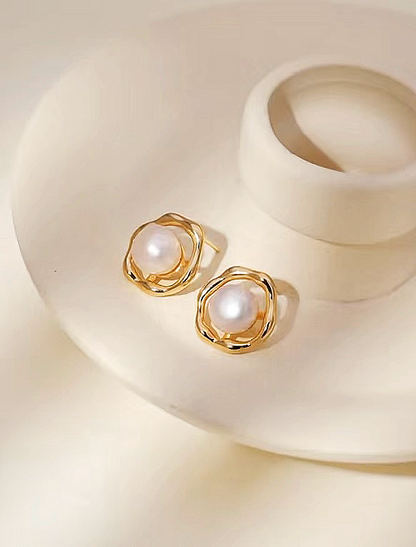 MOLTEN PEARL STUD IN GOLD