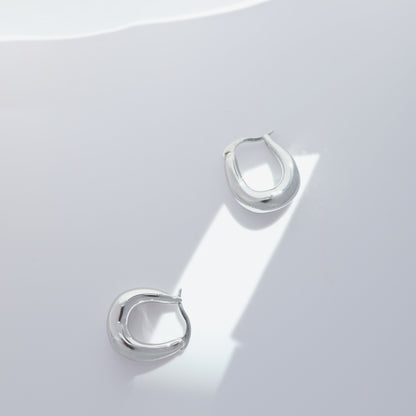 MINIMALIST CHUNKY HOOPS