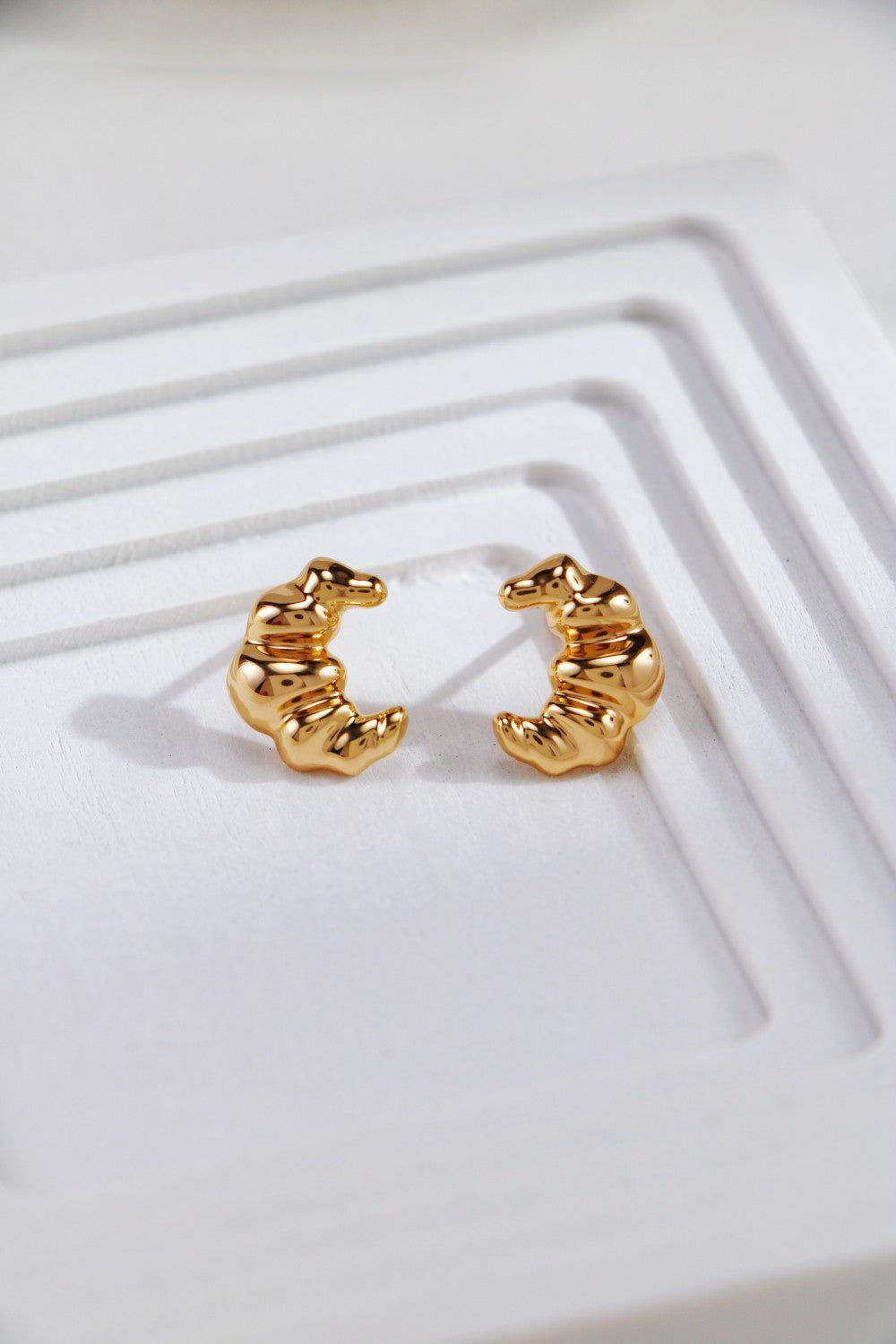 GOLD CROISSANT STUDS & NECKLACE SET