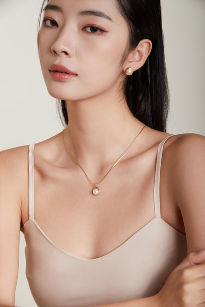 CLASSIC PEARL PENDANT NECKLACE