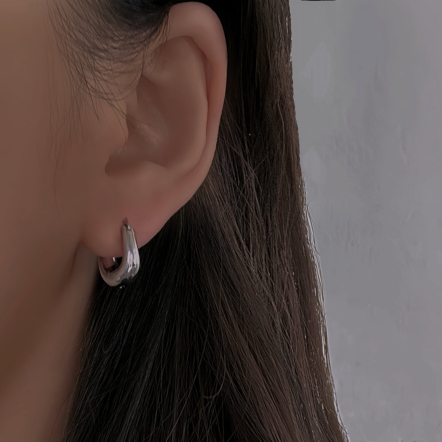 MINIMALIST CHUNKY HOOPS